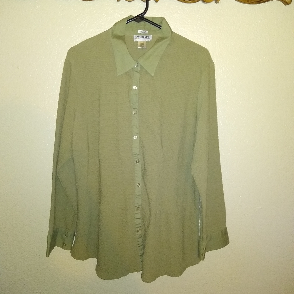 Unique Spectrum Stretch Green Top